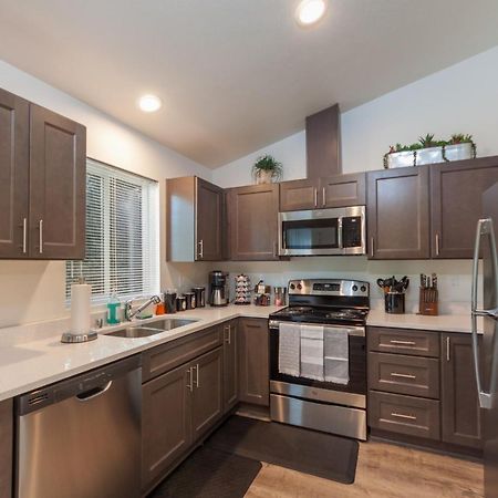 Apartamento Modern And Stylish King Bed Wifi Free Parking Spokane Valley Exterior foto