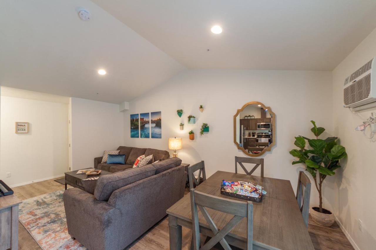 Apartamento Modern And Stylish King Bed Wifi Free Parking Spokane Valley Exterior foto