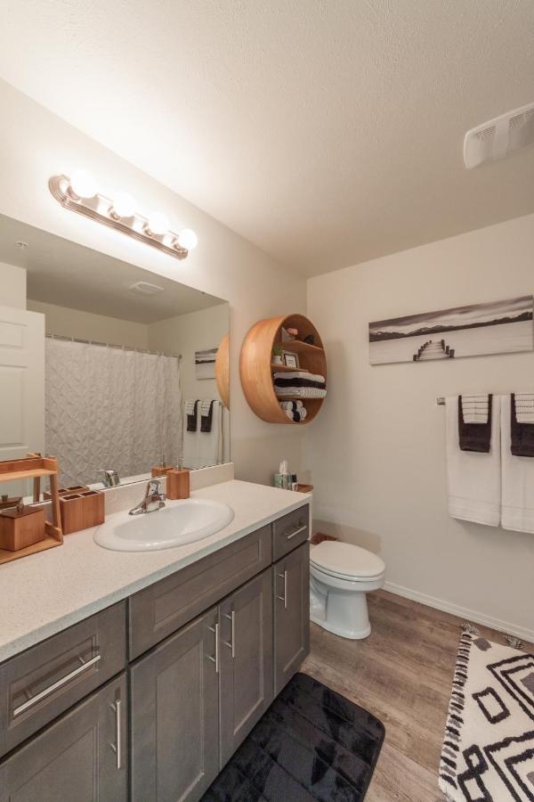 Apartamento Modern And Stylish King Bed Wifi Free Parking Spokane Valley Exterior foto